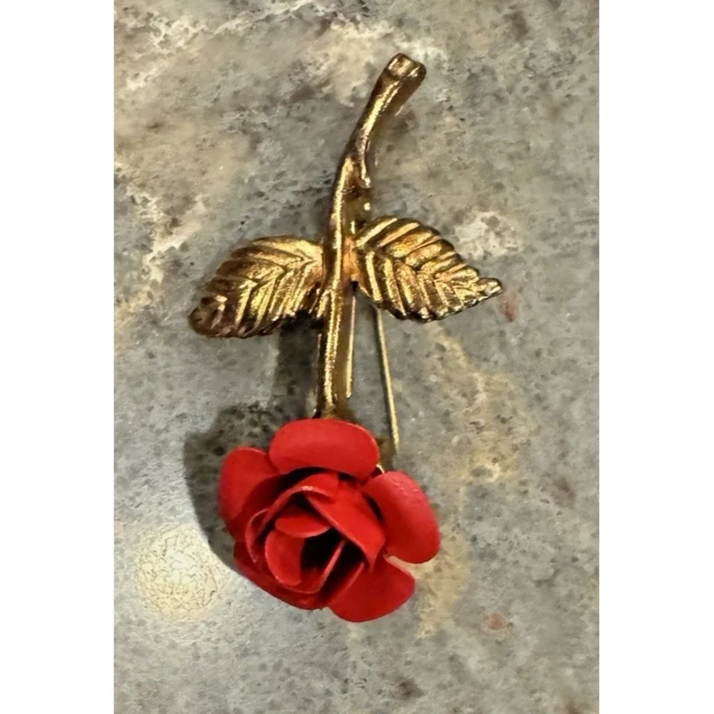 Vintage Red Rose Flower Brooch Gold Tone Stem Leaf Pin Romantic Floral Jewelry‎